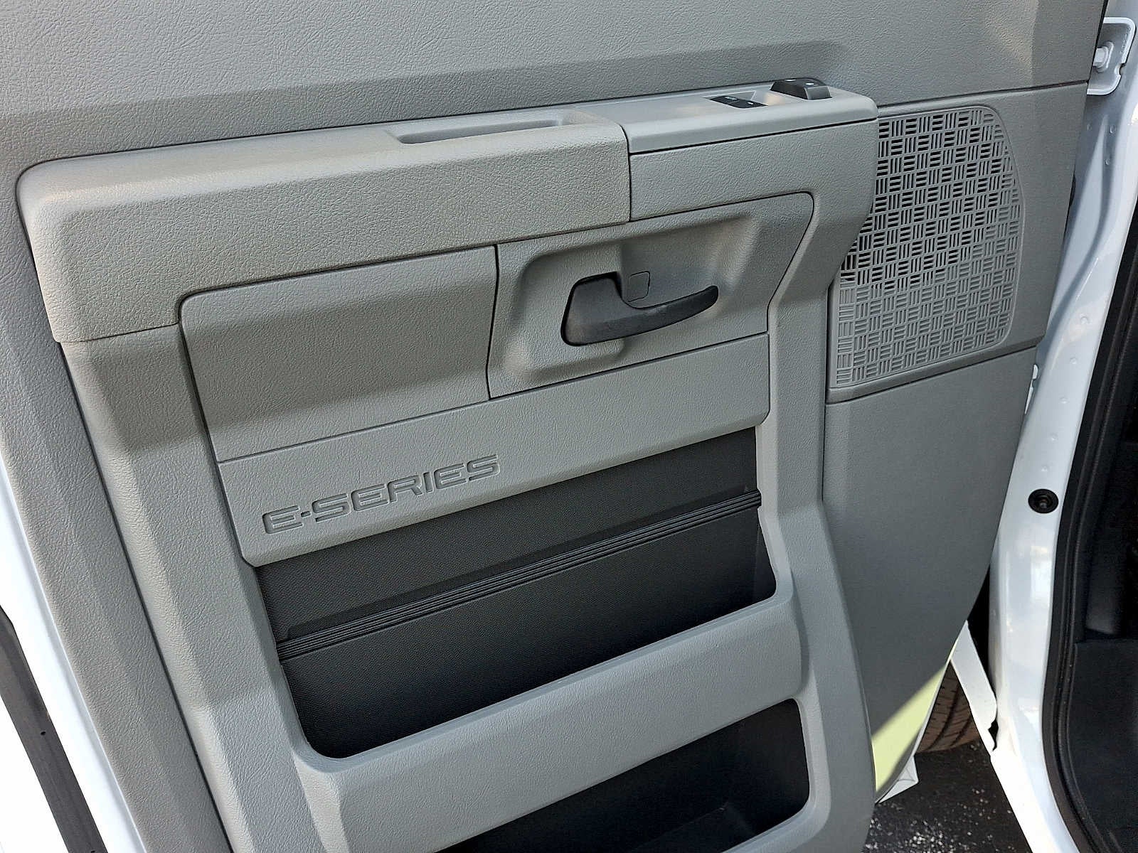 2023 Ford E-Series Cutaway E-350 SRW 138" WB